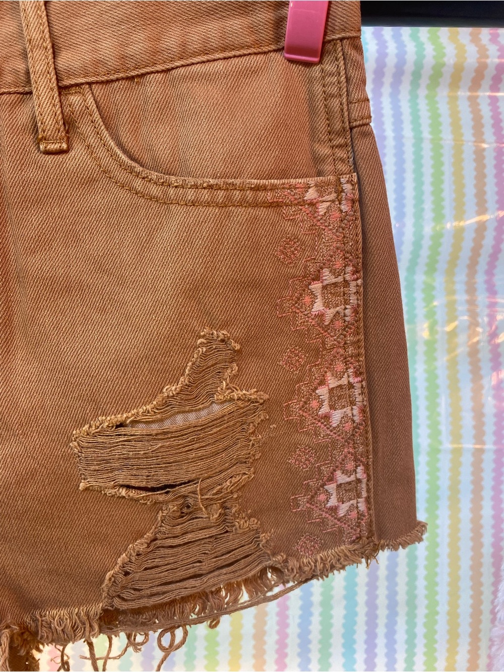 Hollister High Rise Distressed Embroidered Denim Shorts Brown W28 Size 7 - Picture 3 of 9